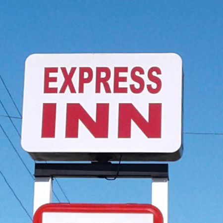 Express Inn & Suites - 5 Miles From St Petersburg Clearwater Airport Exterior photo