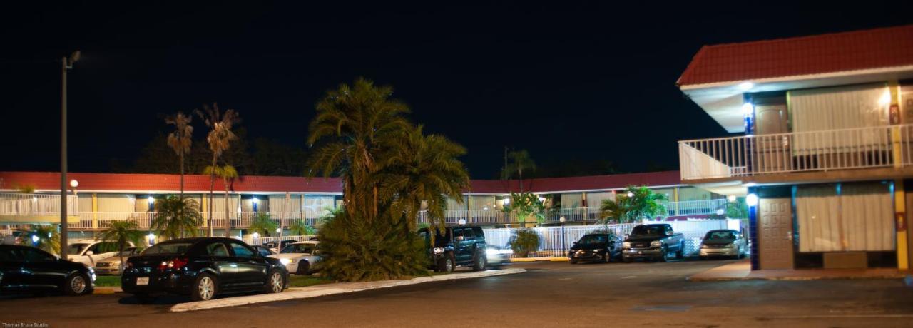 Express Inn & Suites - 5 Miles From St Petersburg Clearwater Airport Exterior photo