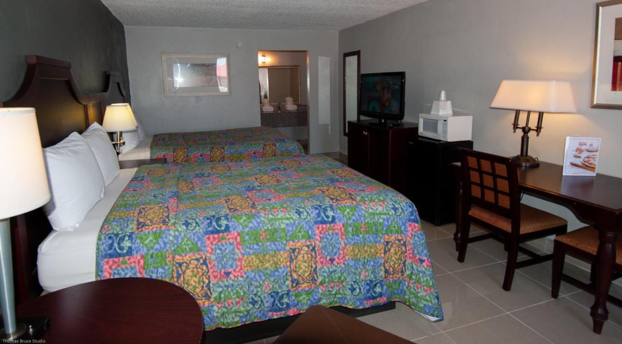 Express Inn & Suites - 5 Miles From St Petersburg Clearwater Airport Exterior photo