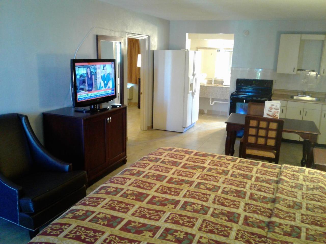 Express Inn & Suites - 5 Miles From St Petersburg Clearwater Airport Exterior photo