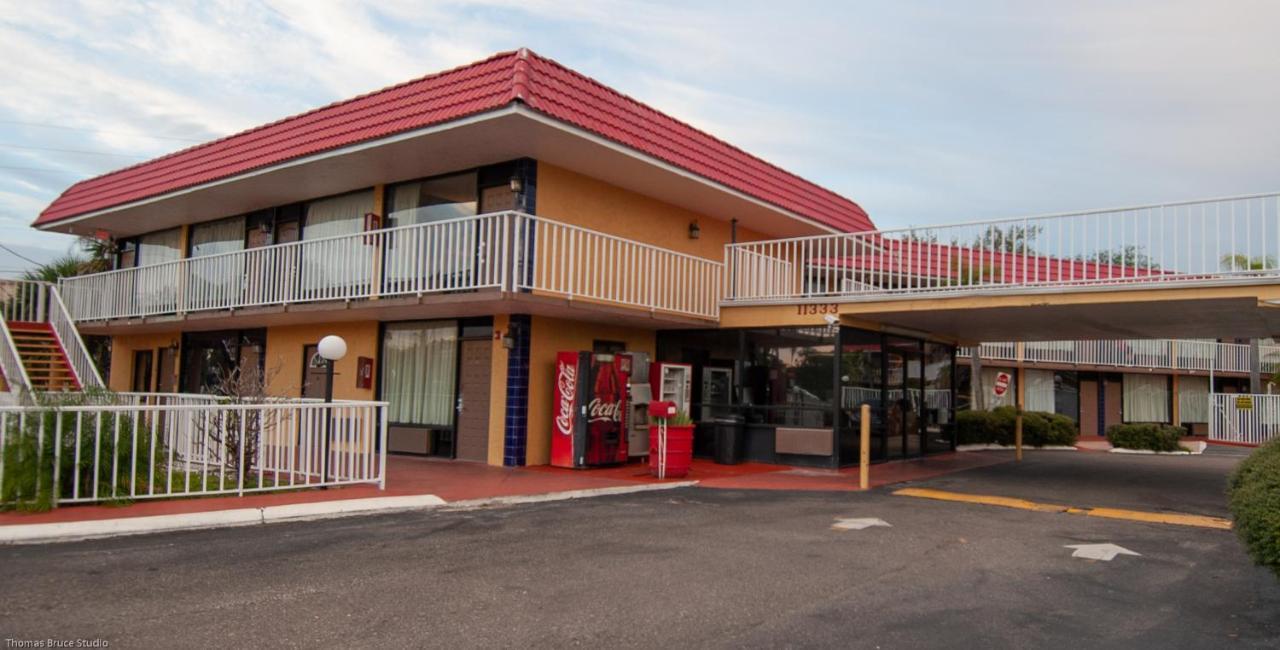 Express Inn & Suites - 5 Miles From St Petersburg Clearwater Airport Exterior photo